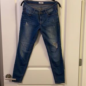 Kenzie Distressed/ripped ankle length jeans